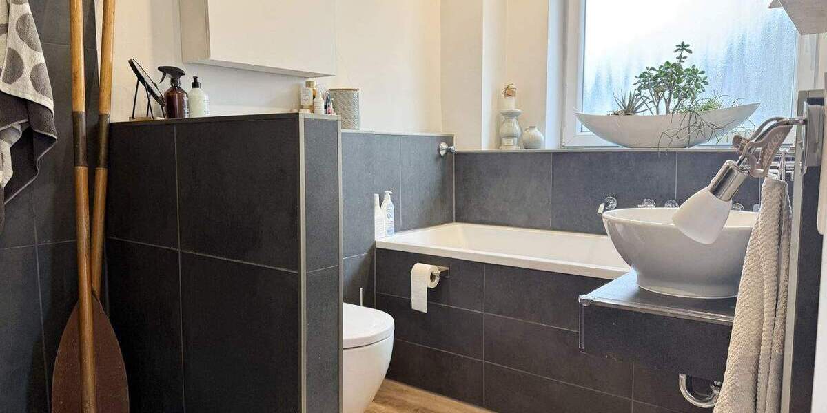 Stilvolle 4-Zimmer-Wohnung im 2. Obergeschoss - nahezu kernsaniert & modern geschnitten 4 zimmer