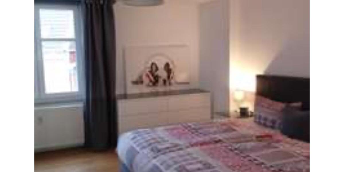 NE-Holzheim: 2-Zimmer-Wohnung, Wohnküche mit EBK und Balkon 2 zimmer