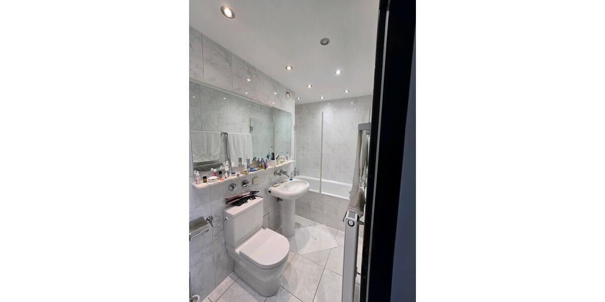 Exklusive Helle Wohnung in Köln-Weiden. Keine Markler Anfragen 4 zimmer