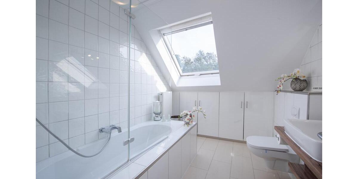 Dachgeschoßwohnung Düsseldorf Stadtbezirk 9 - 2 Zimmer, 60 m&sup2;, 1.200&euro; | Angebot:24803231