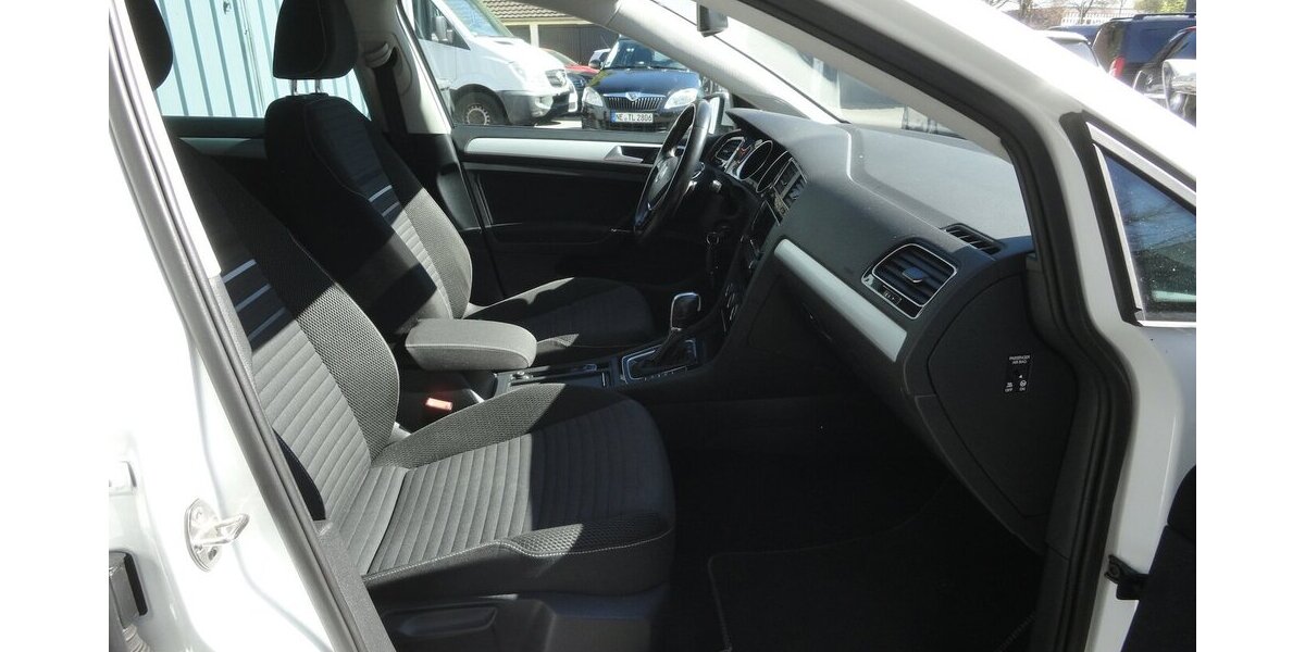 VW Golf Cup 1,4 DGS, Klimatr.SHZ.PDC V+H / HU neu 147.000 km 9.999 &euro; Neuss 41462
