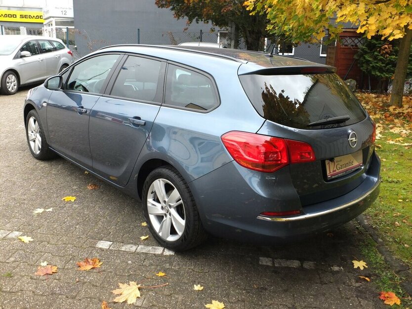 Opel Astra STYLE KLIMAAUTOM NAVI START-STOP PARKPILOT 100.000 km 7.904 € Köln 50858