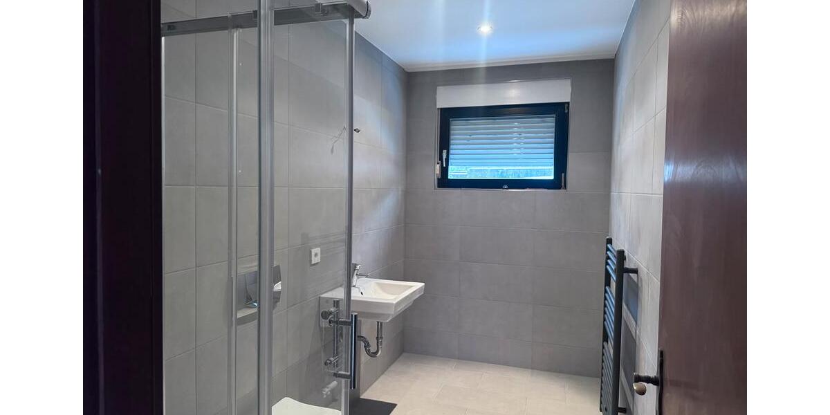 Miete - Einfamilienhaus mit 6 Zimmern, 2 Küchen, Garten und Kamin 6 zimmer