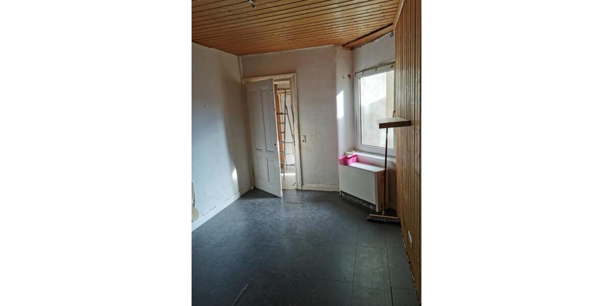 4 Zimmer +1 Durchgangszimmer, ca.108 m2, von priv. zu verm. 4 zimmer