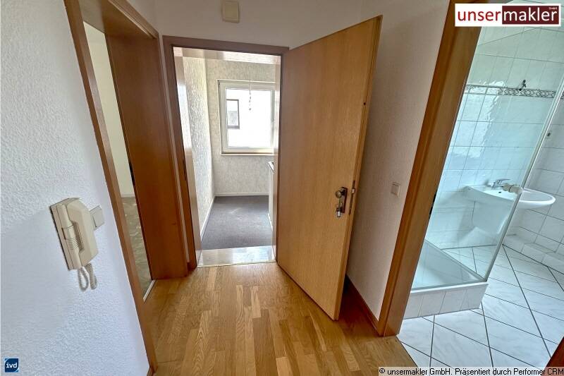Gepflegtes Dreifamilienhaus zzgl. App. 2x Garagen und Traumgarten