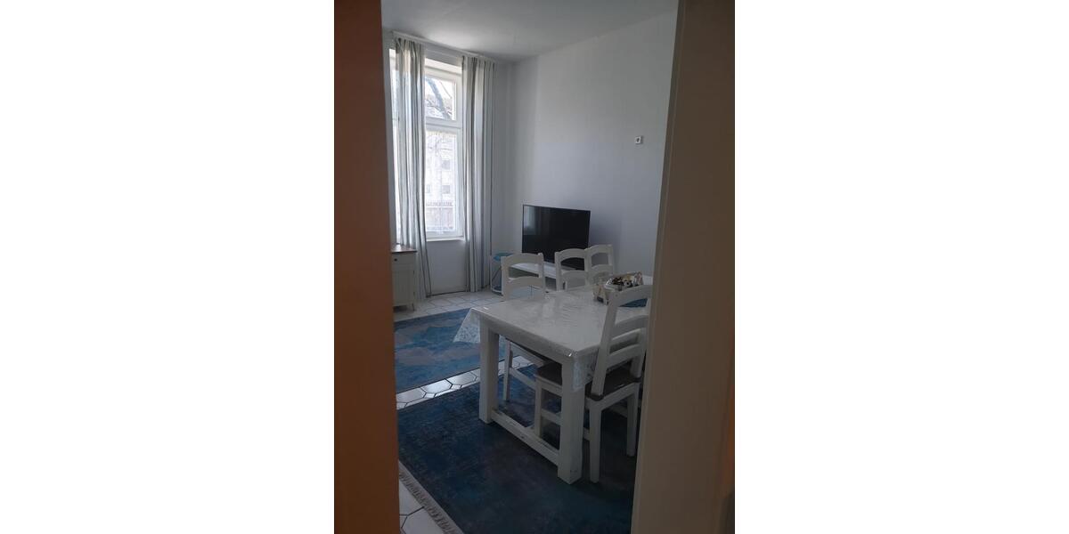 VOLLMÖBILIERTE MONTEUR WOHNUNG OSTWALL 4 zimmer