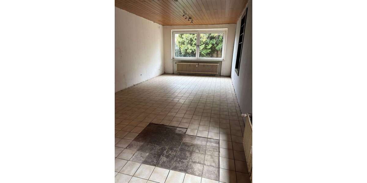 Etagenwohnung Duisburg Mittelmeiderich - 1 Zimmer, 47 m&sup2;, 295&euro; | Angebot:25809927
