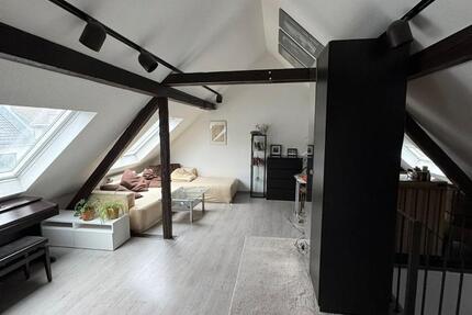 Außergewöhnliche DG-Wohnung mit Sichtbalken–Düsseldorf Pempelfort 1.5 zimmer