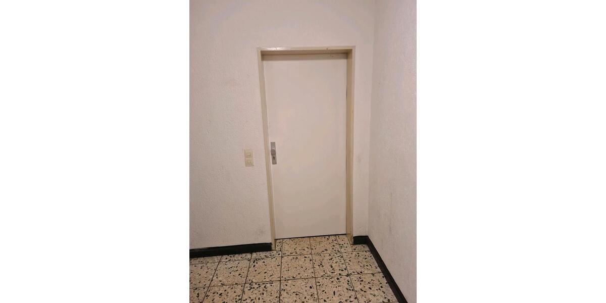 Etagenwohnung Grevenbroich Neuenhausen - 3 Zimmer, 89 m&sup2;, 950&euro; | Angebot:26426314