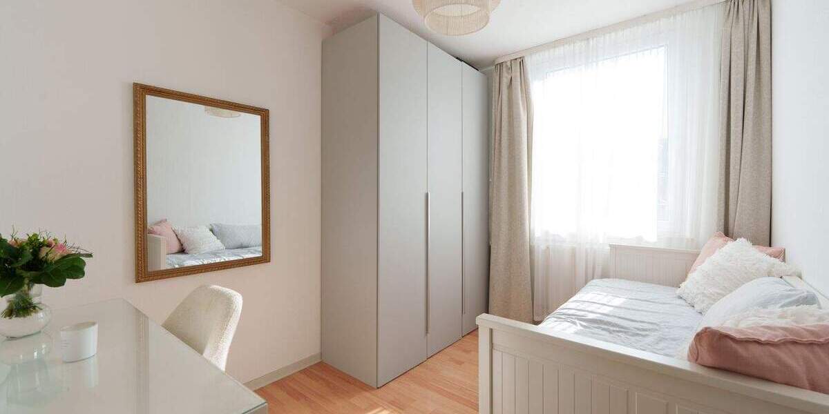 Etagenwohnung Neuss Innenstadt - 4 Zimmer, 80 m&sup2;, 209.000&euro; | Angebot:25736809