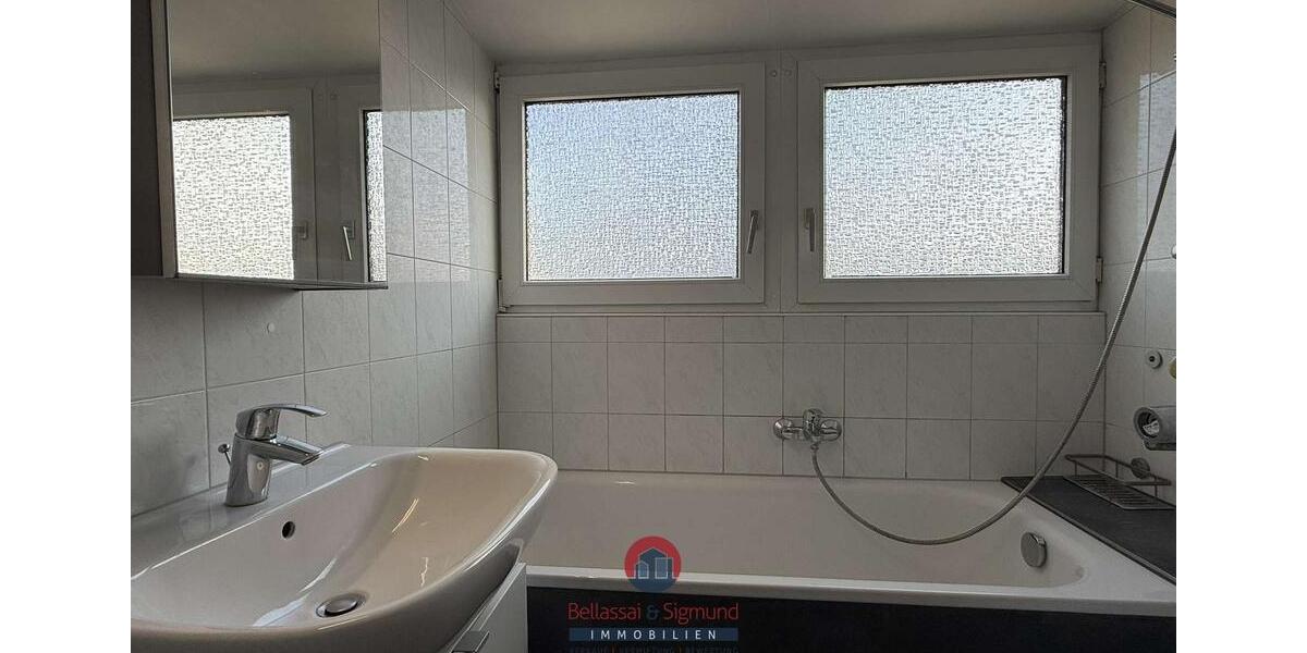 Dachgeschoßwohnung Krefeld Cracau - 2 Zimmer, 70 m&sup2;, 690&euro; | Angebot:25790785