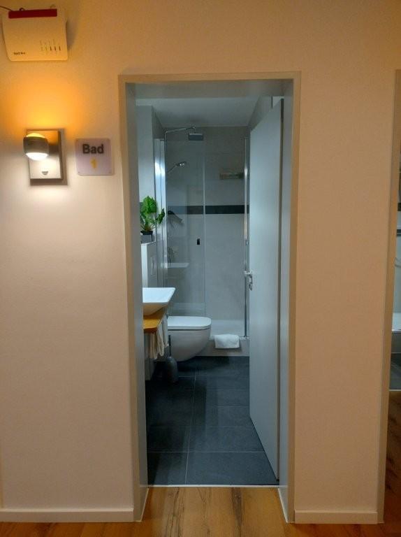 Verkauf eines kleinen Hotel garni in Köln voll genehmigter Beherbergungsbetrieb mit 8 Betten 4 Zimmern, studentisches Wohnen denkbar