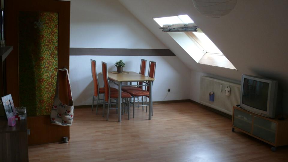 Dachgeschoßwohnung Duisburg Mittelmeiderich - 2 Zimmer, 50 m&sup2;, 450&euro; | Angebot:25408517