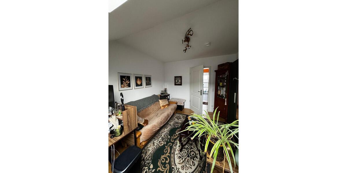 Sanierte 90qm DG-Wohnung mit Balkon, 2,5 Zi. ab 01.04.2026 D-Rath 2.5 zimmer