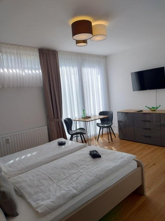 Verkauf eines kleinen Hotel garni in Köln voll genehmigter Beherbergungsbetrieb mit 8 Betten 4 Zimmern, studentisches Wohnen denkbar
