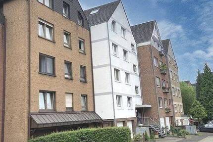 Große leerstehende 3,5 Zi.- Wohnung in ruhiger Top-Lage mit großem Balkon und Garage