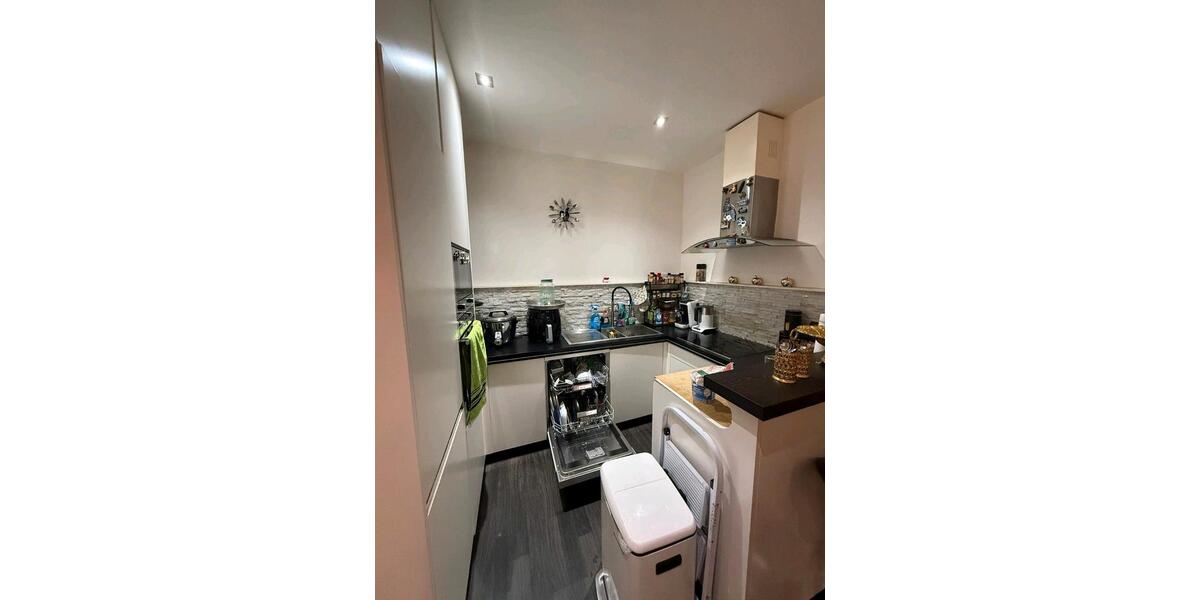 Ich biete eine wunderschöne 4 Zimmer whg.in lierenfeld an 4 zimmer