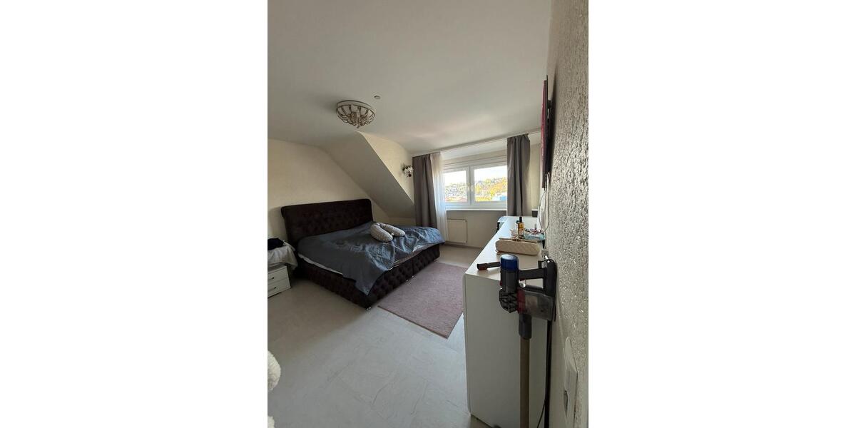 Dachgeschoßwohnung Remscheid Reinshagen - 3.5 Zimmer, 82 m&sup2;, 180.000&euro; | Angebot:26305537