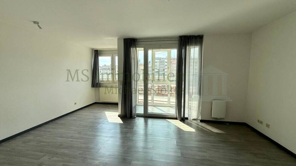 Charmantes 1 ZKB Apartment + Wintergarten in Ludwigshafen am Main - Ideal für Singles oder Pendler