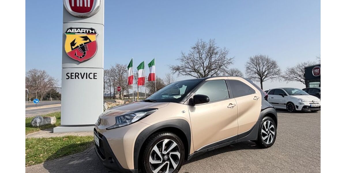 Toyota Aygo (X) 27.300 km 13.999 &euro; Grevenbroich 41515