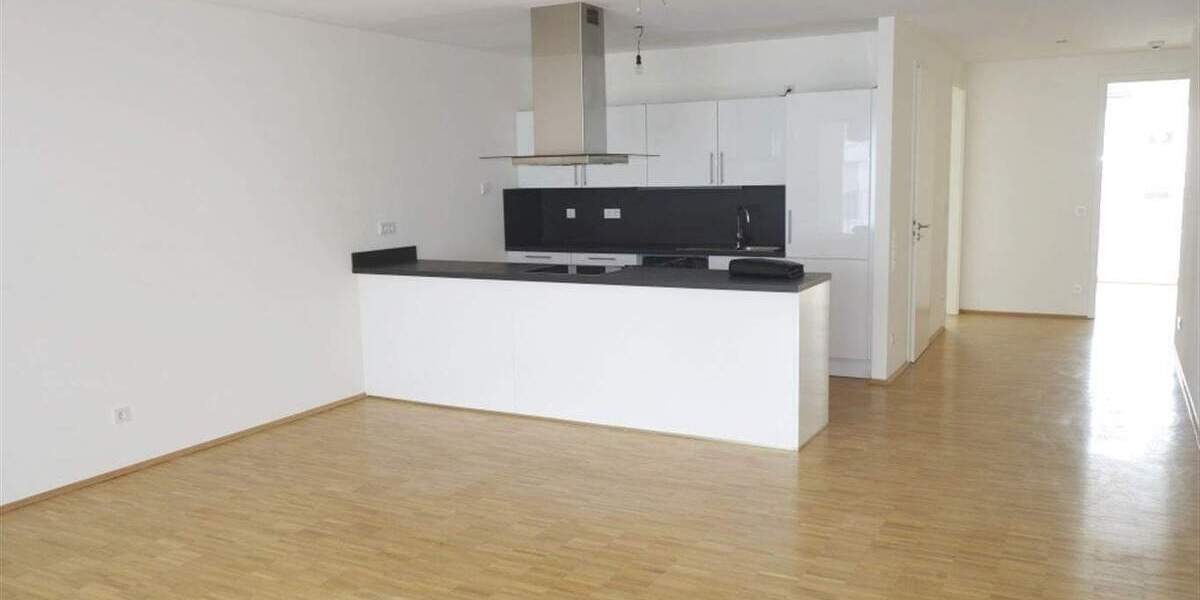 Moderne 3 Zimmer Wohnung mit EBK, Sonnenterrasse, Fernblick. Frisch renoviert. 3 zimmer