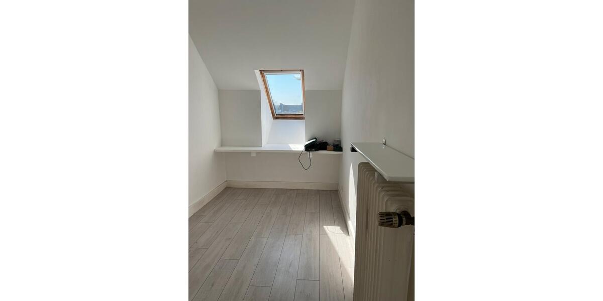 Dachgeschoßwohnung Düsseldorf Niederkassel - 3 Zimmer, 78 m&sup2;, 1.670&euro; | Angebot:25274248