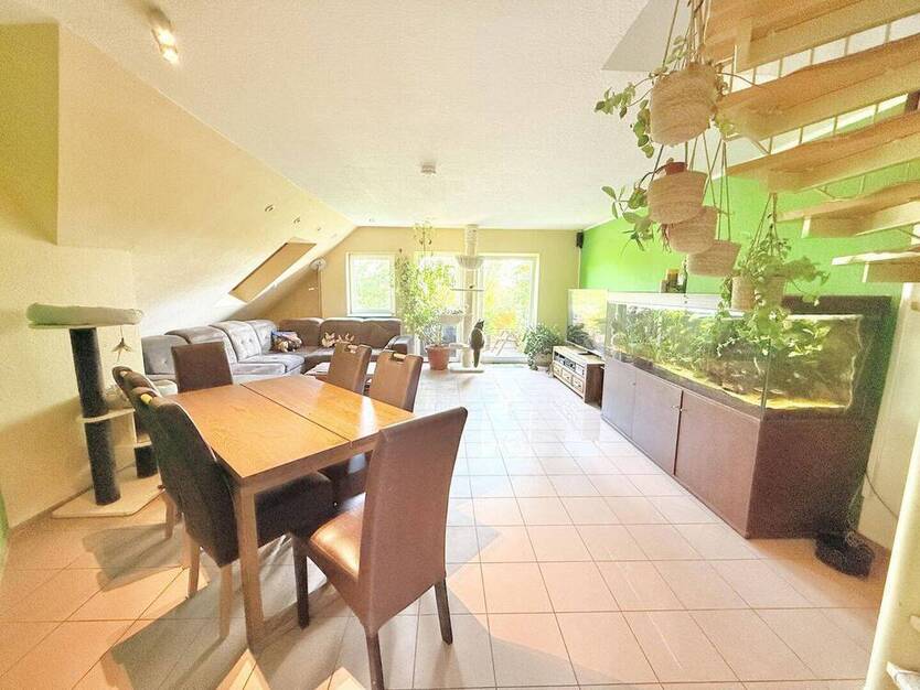 4-Zimmer-MaisonetteWohnung über zwei Ebenen, mit Balkon und Seeblick in ruhiger Wohnlage.