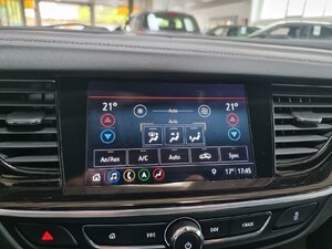 Opel Insignia Innovation Pano Navi Pro Winterpak. Park& 70.133 km 18.970 € HAAN 42781