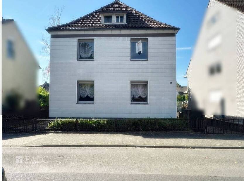 Grundstück mit Bestandsgebäude in Düsseldorf - Hassels