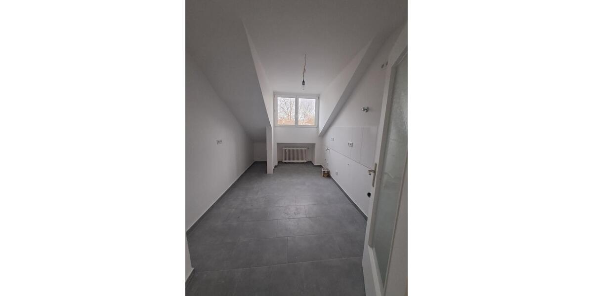 3-Zimmer-DG-Wohnung - Erstbezug nach Sanierung - Nähe Klinikum 3 zimmer