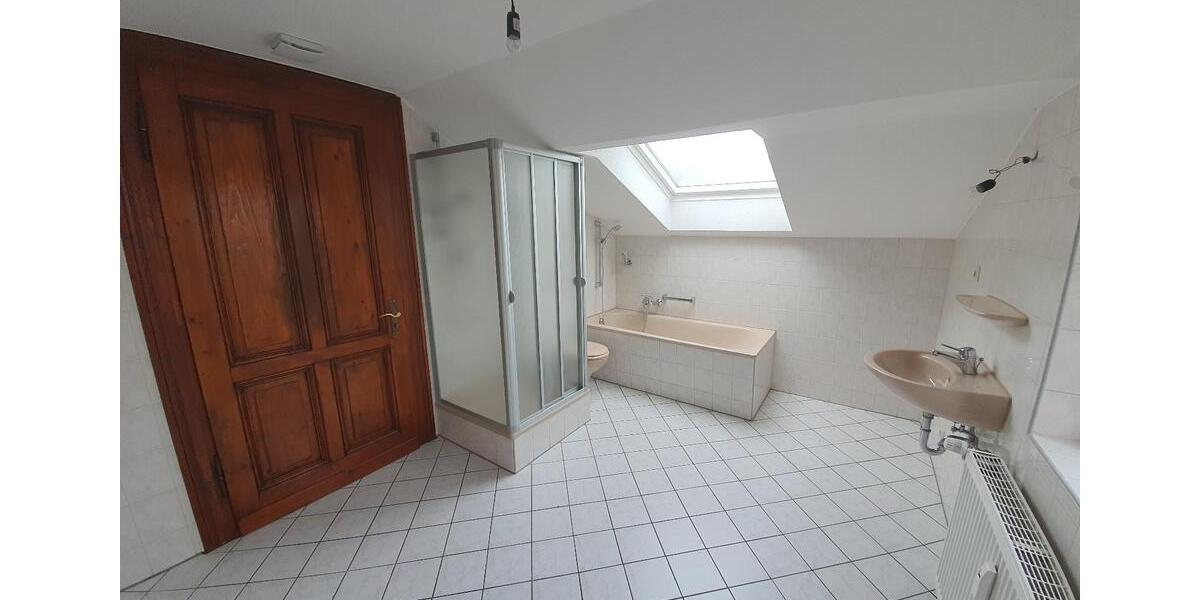 Dachgeschoßwohnung Duisburg Mittelmeiderich - 3 Zimmer, 1 m&sup2;, 700&euro; | Angebot:25590266