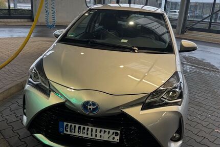 Toyota Yaris 75.600 km 11.900 &euro; Duisburg 47167