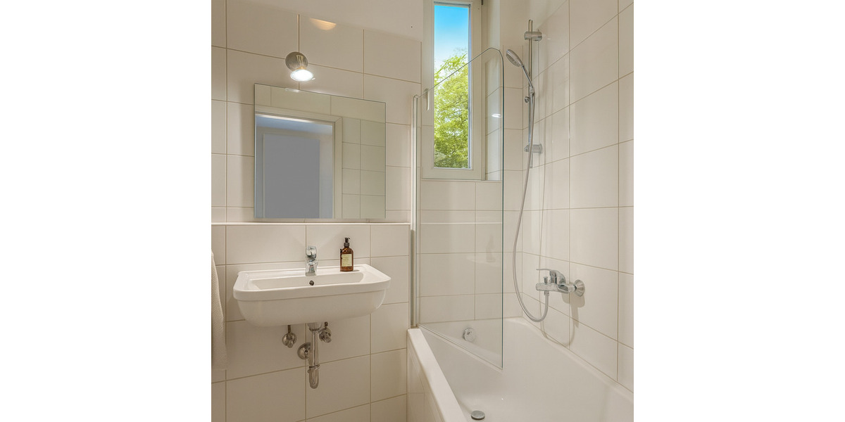 Etagenwohnung Düsseldorf Bilk - 2 Zimmer, 65 m&sup2;, 1.150&euro; | Angebot:26451619