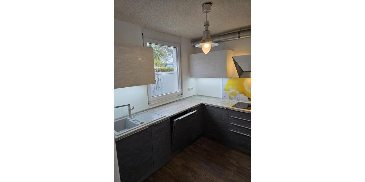 Modernes Reihenendhaus nebst 2 Garagen, Küche, Garten 4 zimmer