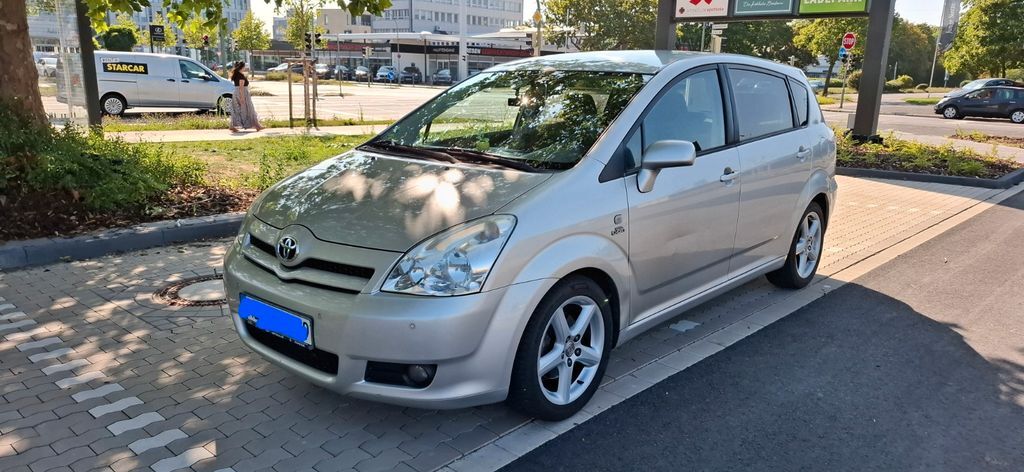 Toyota Corolla Verso 255.000 km 2.700 € Neuss 41466