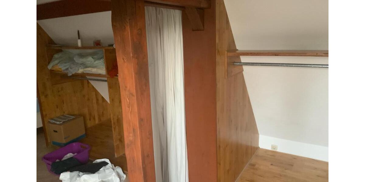 Dachgeschoßwohnung Neuss Gnadental - 5 Zimmer, 177 m&sup2;, 2.250&euro; | Angebot:26384336