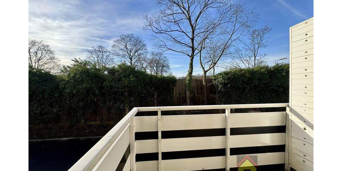 Sonnige Eigentumswohnung mit zwei Balkonen und großer Terrasse in Düsseldorf-Eller 3 zimmer