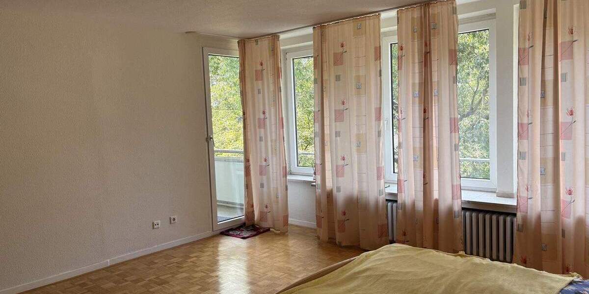 Krefeld-Bismarckviertel: Vierzimmerwohnung mit zwei Loggien und zwei Tiefgaragenstellplätzen 4 zimmer