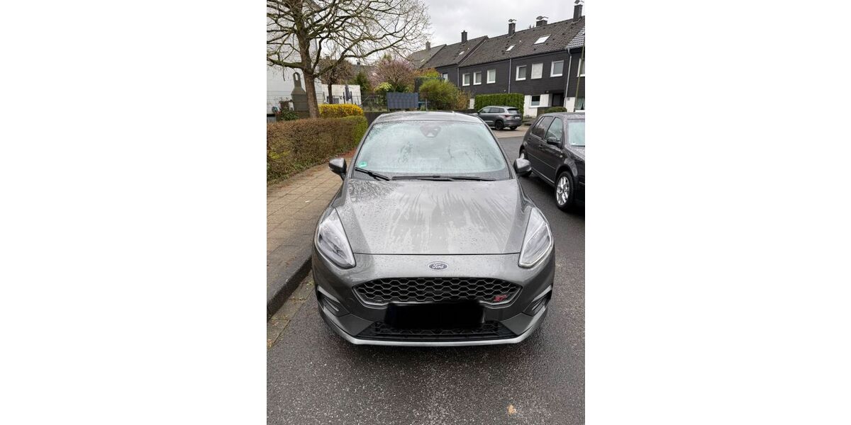 Ford Fiesta 82.200 km 15.300 &euro; Düsseldorf 40468