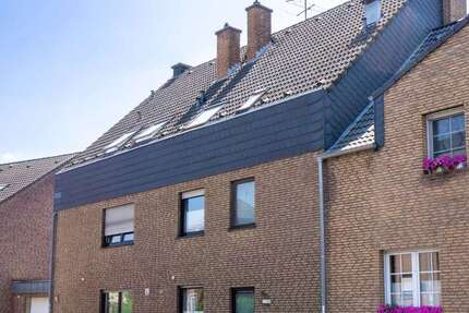 Haus Moers Hochstraß - 4 Zimmer, 107 m&sup2;, 310.000&euro; | Angebot:27329006