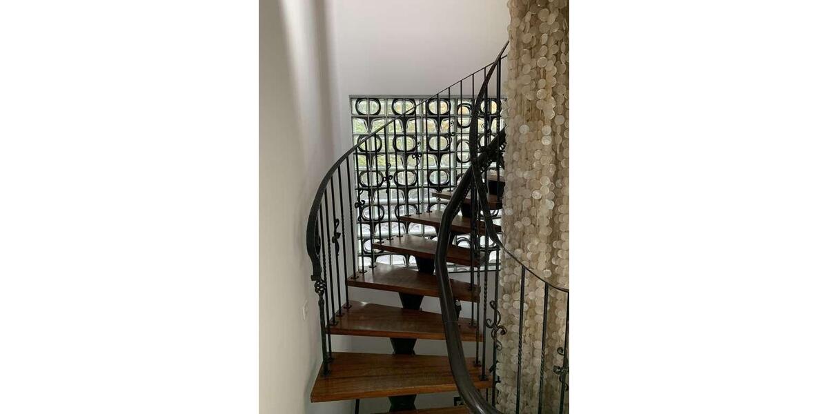 Freist. Einfamilienhaus Haus m. Schwimmbad u. Sauna zu vermieten 6 zimmer