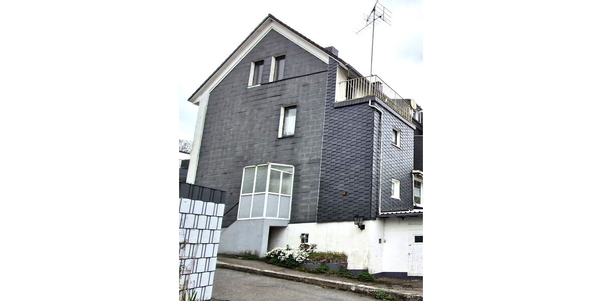 Doppelhaushälfte mit Garagenhof und kleinem Garten in Remscheid-Lennep zimmer