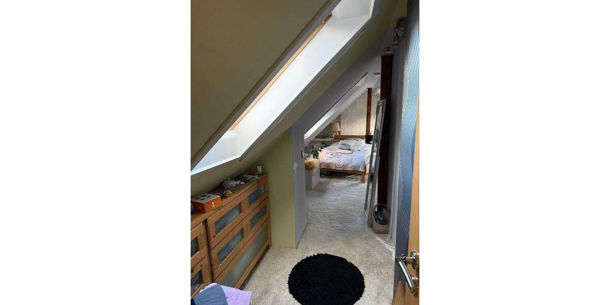 Modernisierte Wohnung mit 25m² Hobbyfläche im Dachgeschoss 2 zimmer