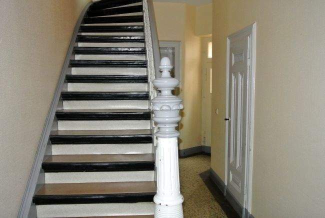 Im massiven beliebten Altbau werden Drei-Wohnungen zur Vermietung angeboten 3 zimmer