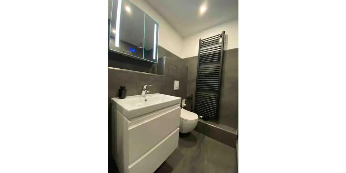 Etagenwohnung Neuss - 2 Zimmer, 70 m&sup2;, 1.300&euro; | Angebot:25806836