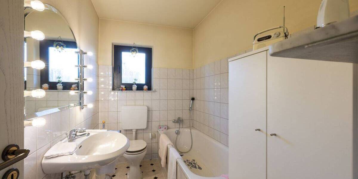 Mehrfamilienhaus, Wohnhaus Krefeld Uerdingen - 8 Zimmer, 201 m&sup2;, 475.000&euro; | Angebot:26695172