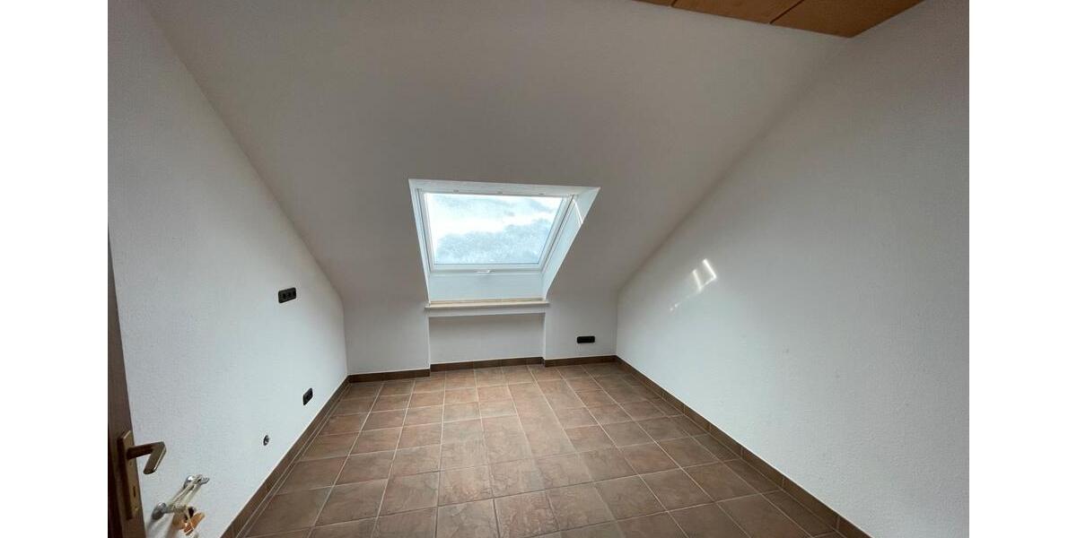 Dachgeschoßwohnung Mönchengladbach West - 2 Zimmer, 70 m&sup2;, 690&euro; | Angebot:25459987