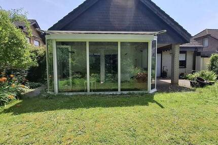 Freistehendes Ein-Zweifamilienhaus mit Garten, Sauna und Kellerbar in ruhiger Sackgasse in Moers-Kapellen