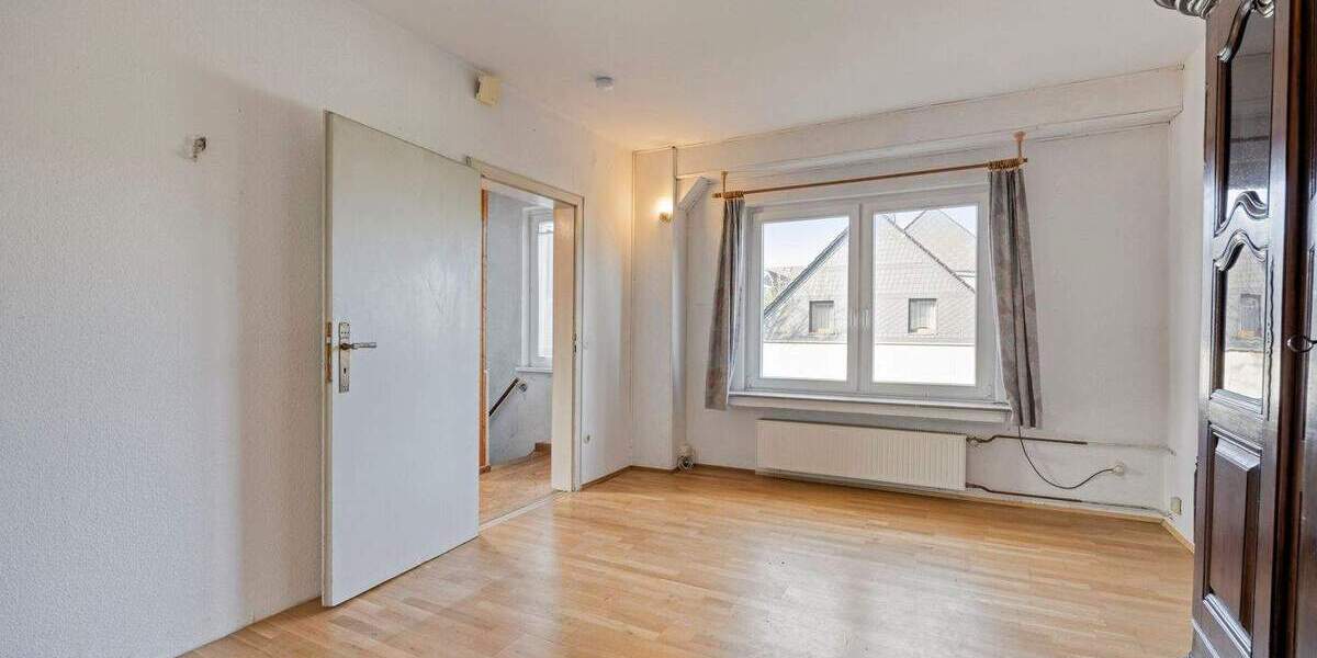 Doppelhaushälfte Düsseldorf Urdenbach - 8 Zimmer, 127 m&sup2;, 399.000&euro; | Angebot:25302679