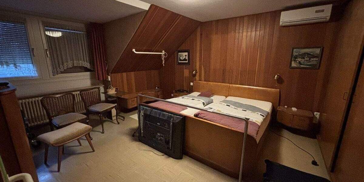 Doppelhaushälfte mit 2 Garagen 4 zimmer